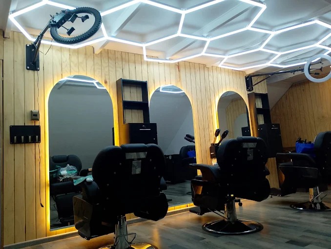 Interior del salón de Gentelman's Club Barber en Vitacura